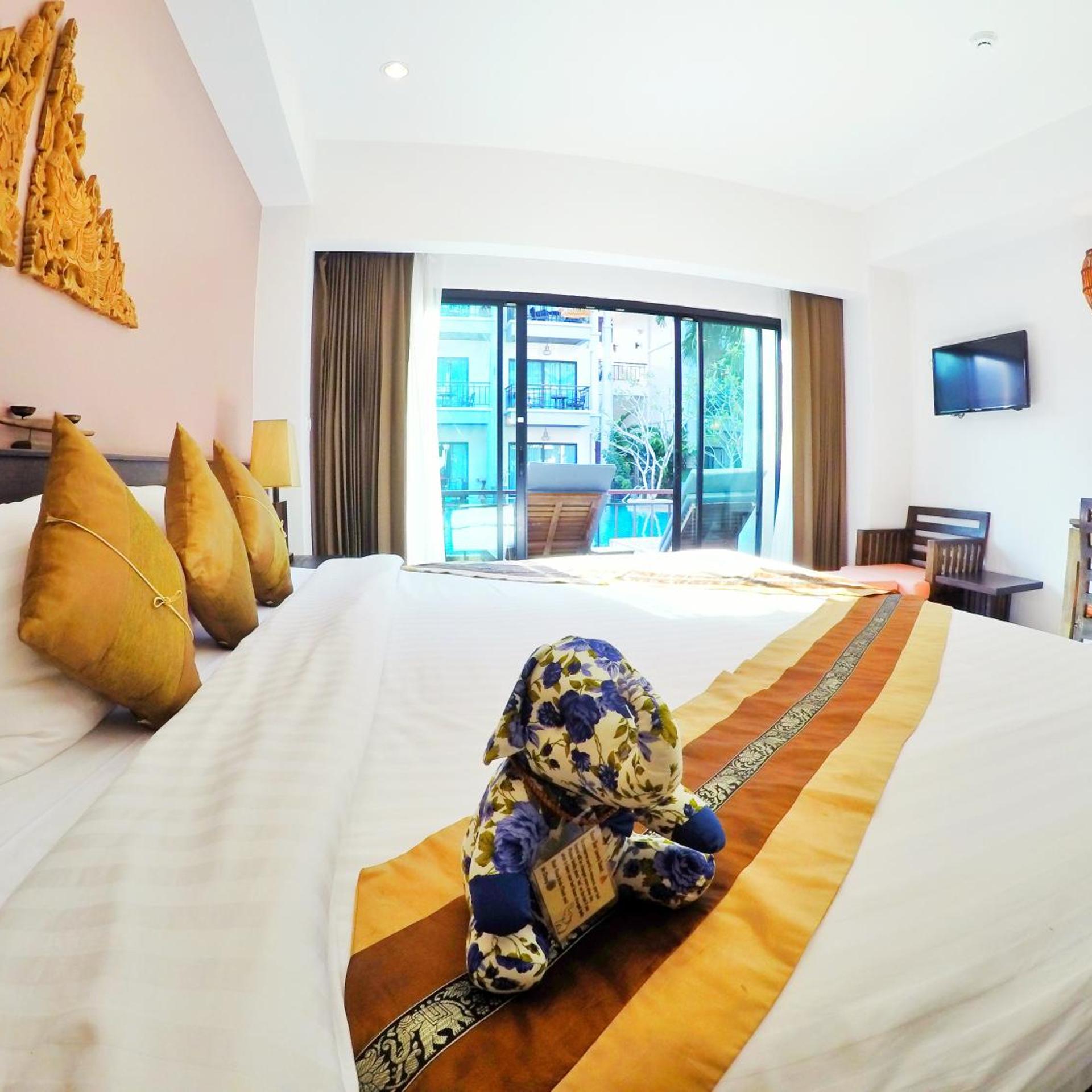 Deluxe, Double or Twin Bed, Pool Access