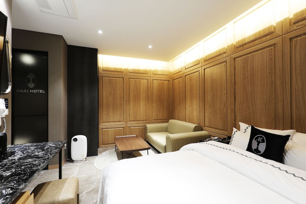 Mari Hotel 10/50