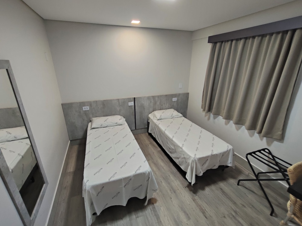 Avalon Hotel 30/49