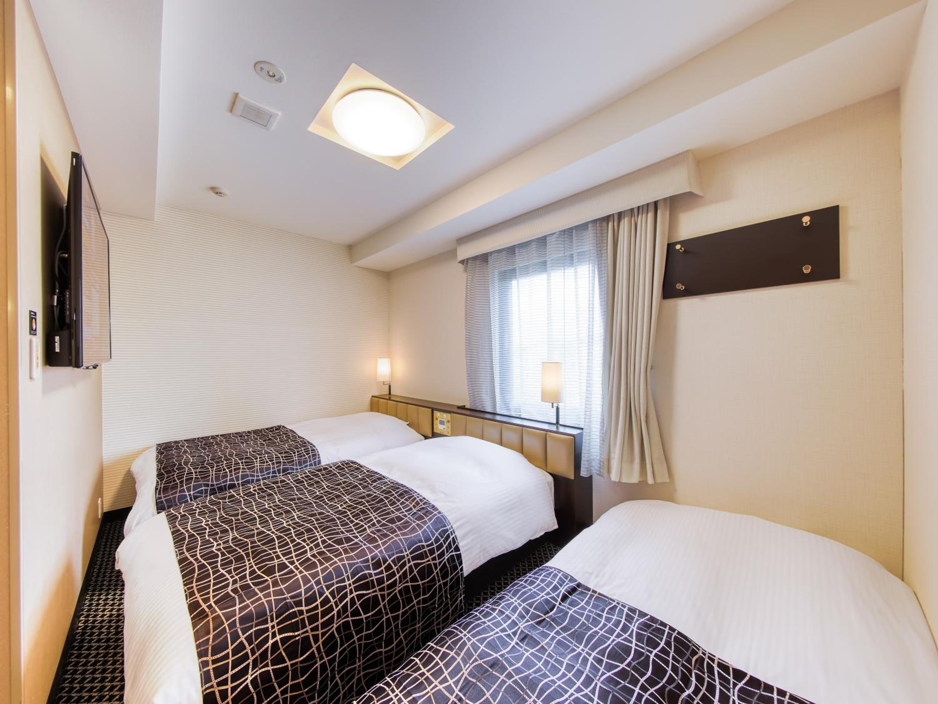 Room, Triple