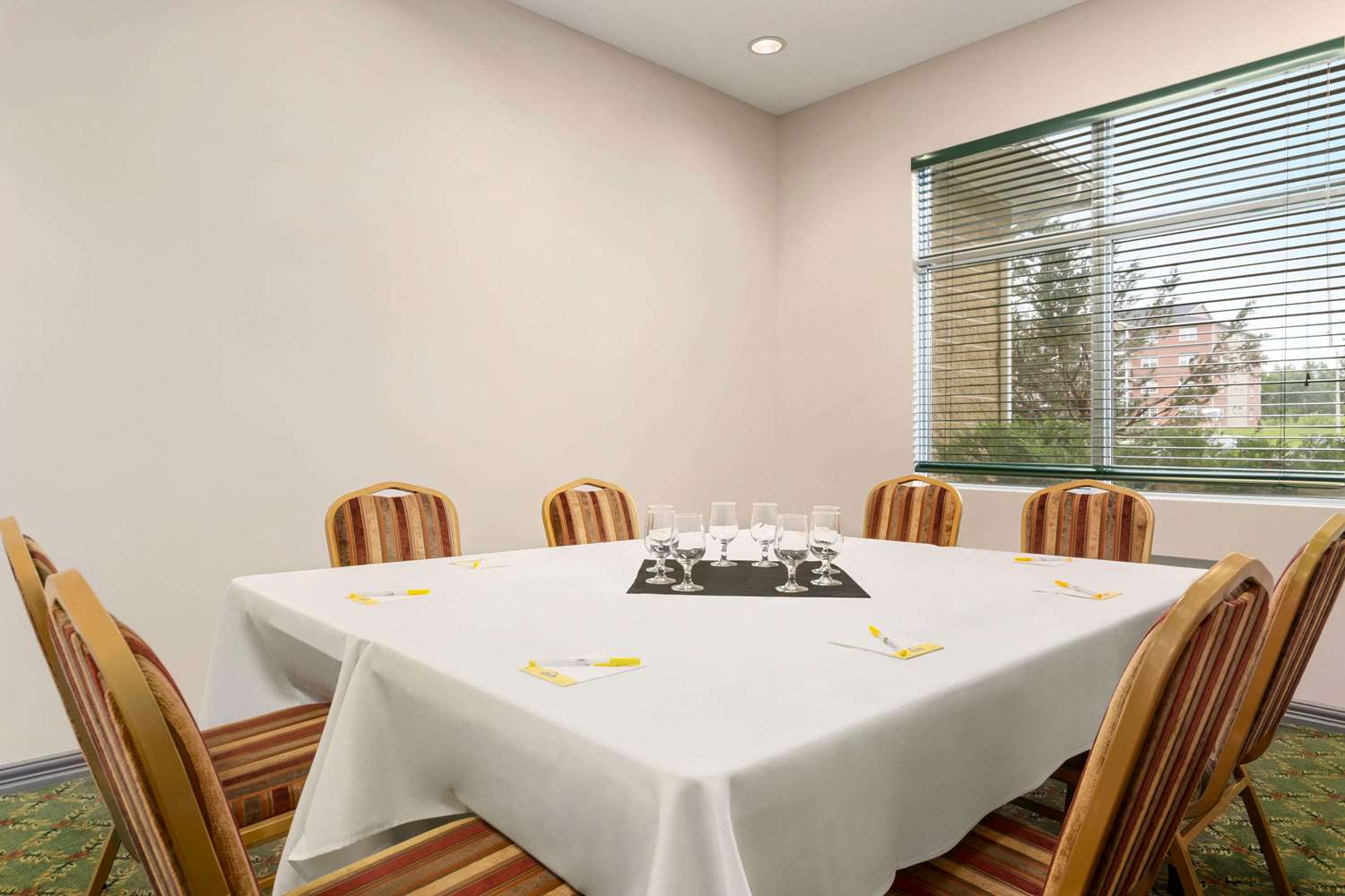 Days Inn by Wyndham Oromocto Conference Centre 9/12