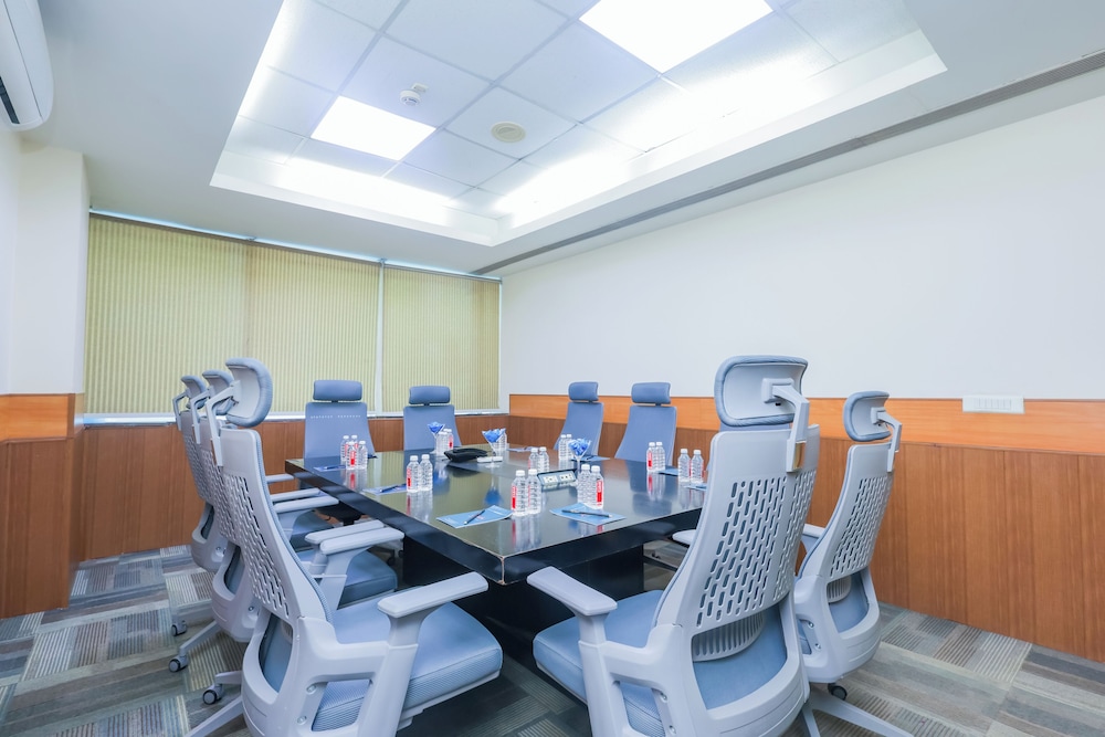 Hyphen Business Hotel 40/50