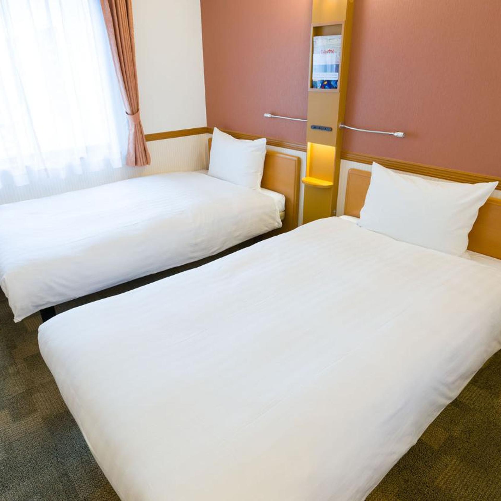 DELUXE, TWIN BEDS