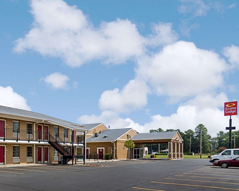 Econo Lodge Pine Bluff AR 7/35