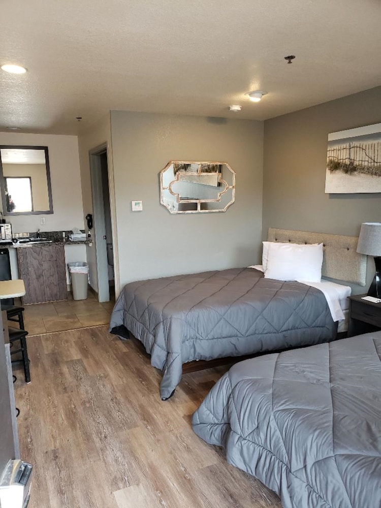 Price Pointe Inn 16/42