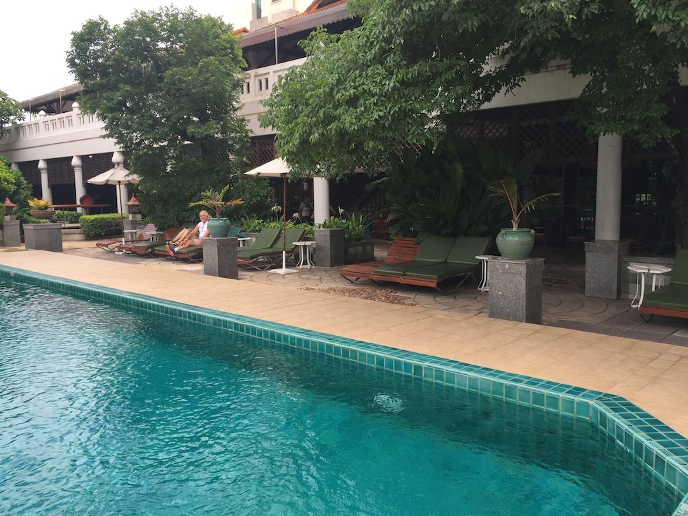 Indra Regent Hotel 76/82