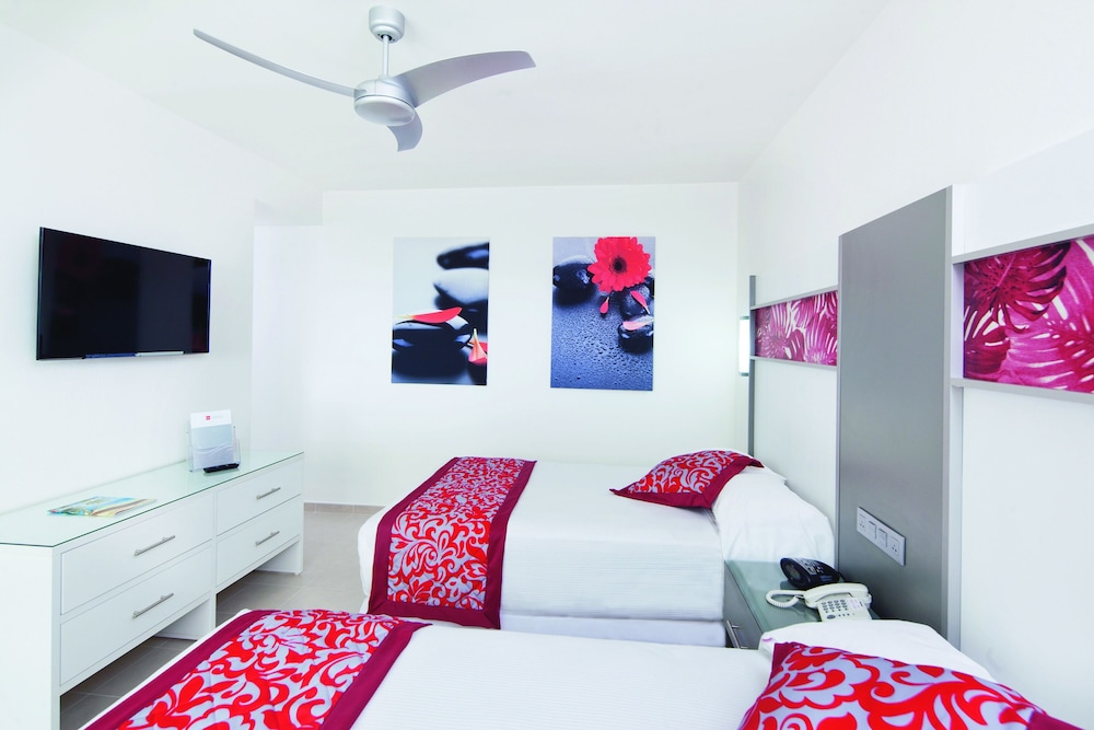 Hotel RIU Playa Blanca All Inclusive 12/72