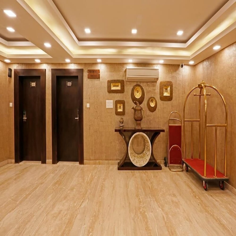 Clarks Inn Srinagar (Ex Hotel Spring Hills) 7/50