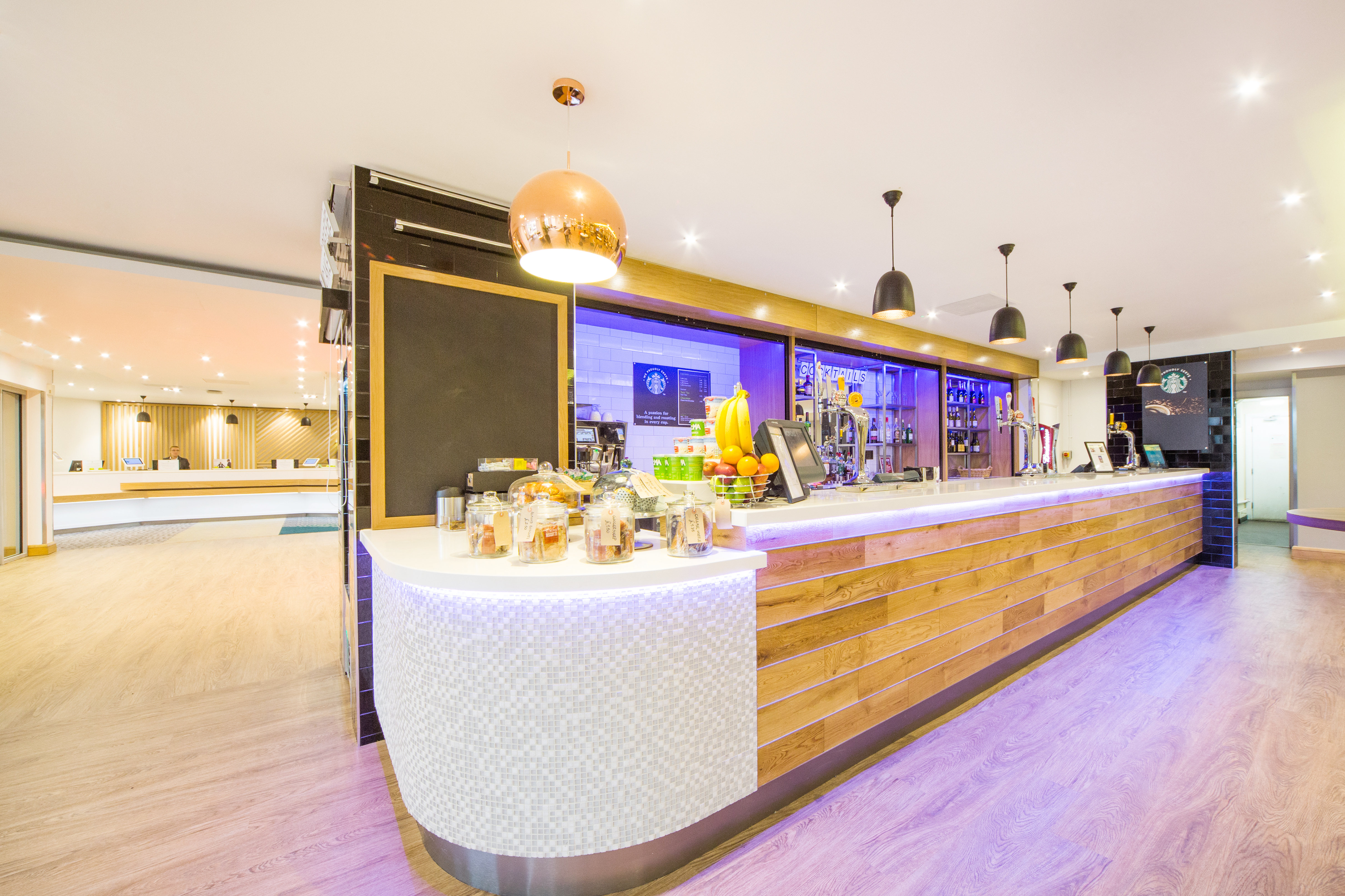Holiday Inn Gatwick Airport 9/75