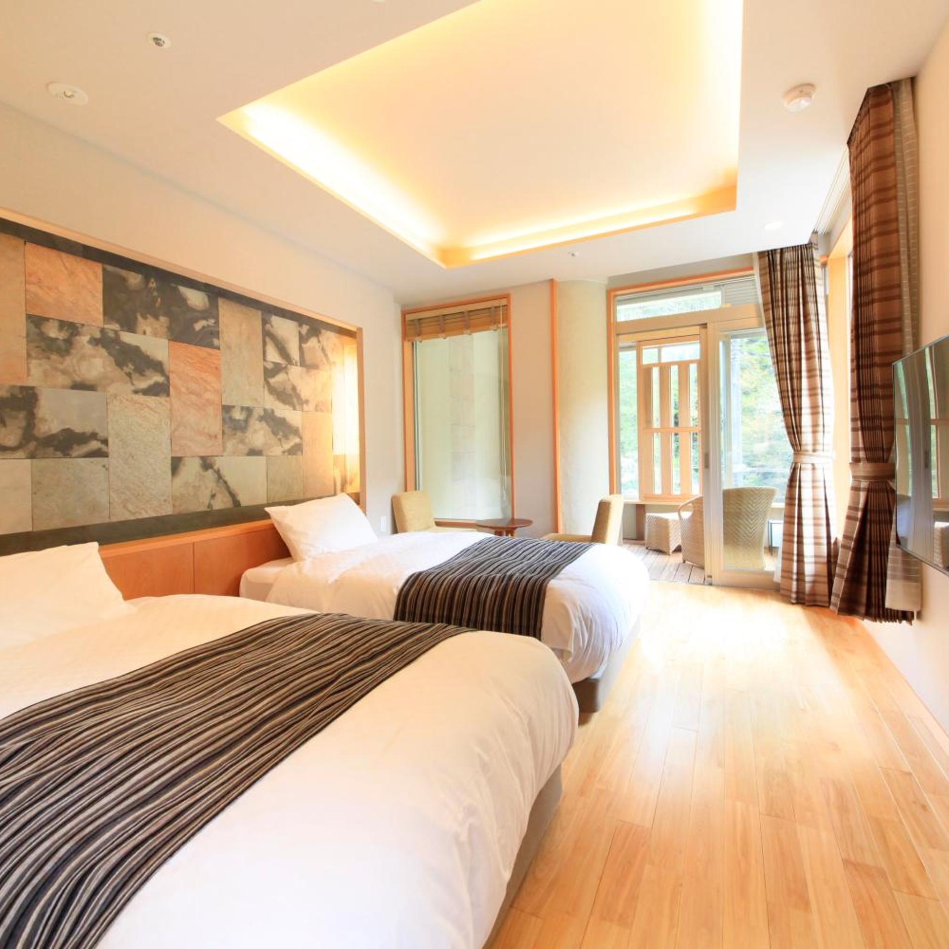 Twin Beds, Hot Spring Bath