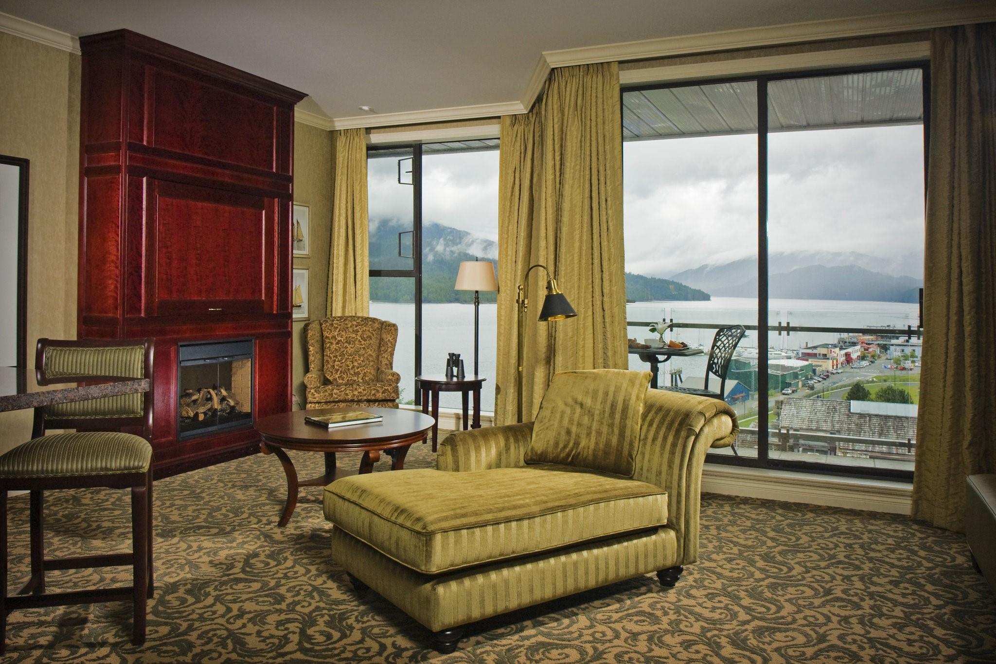 Crest Hotel 19/25