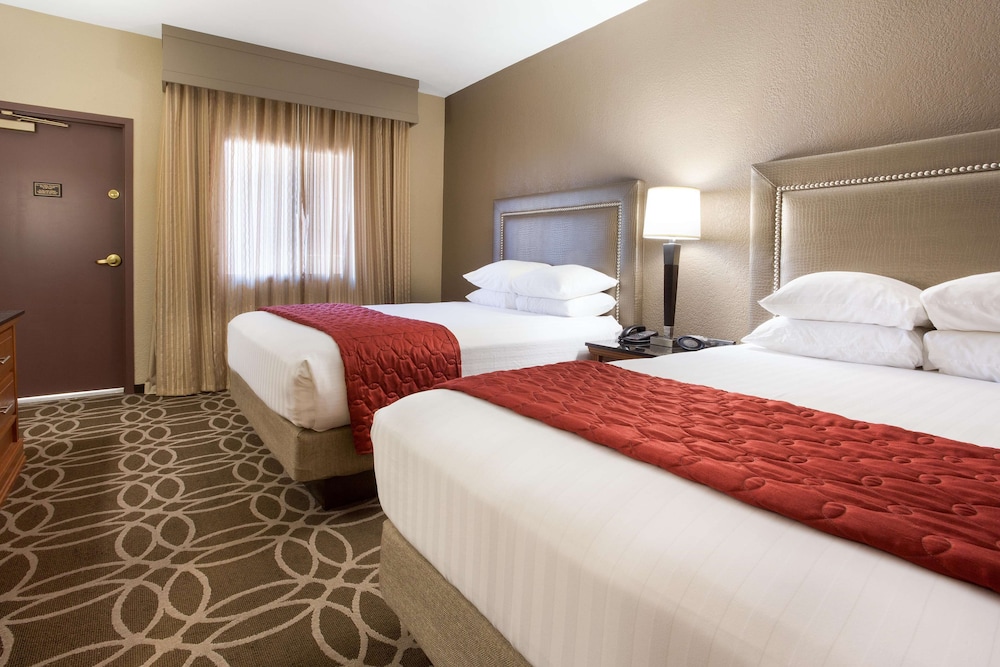 2 ROOMS, SUITE, 2 QUEEN BEDS, SOFA, TERRACE, BATHTUB, ACCESSIBLE