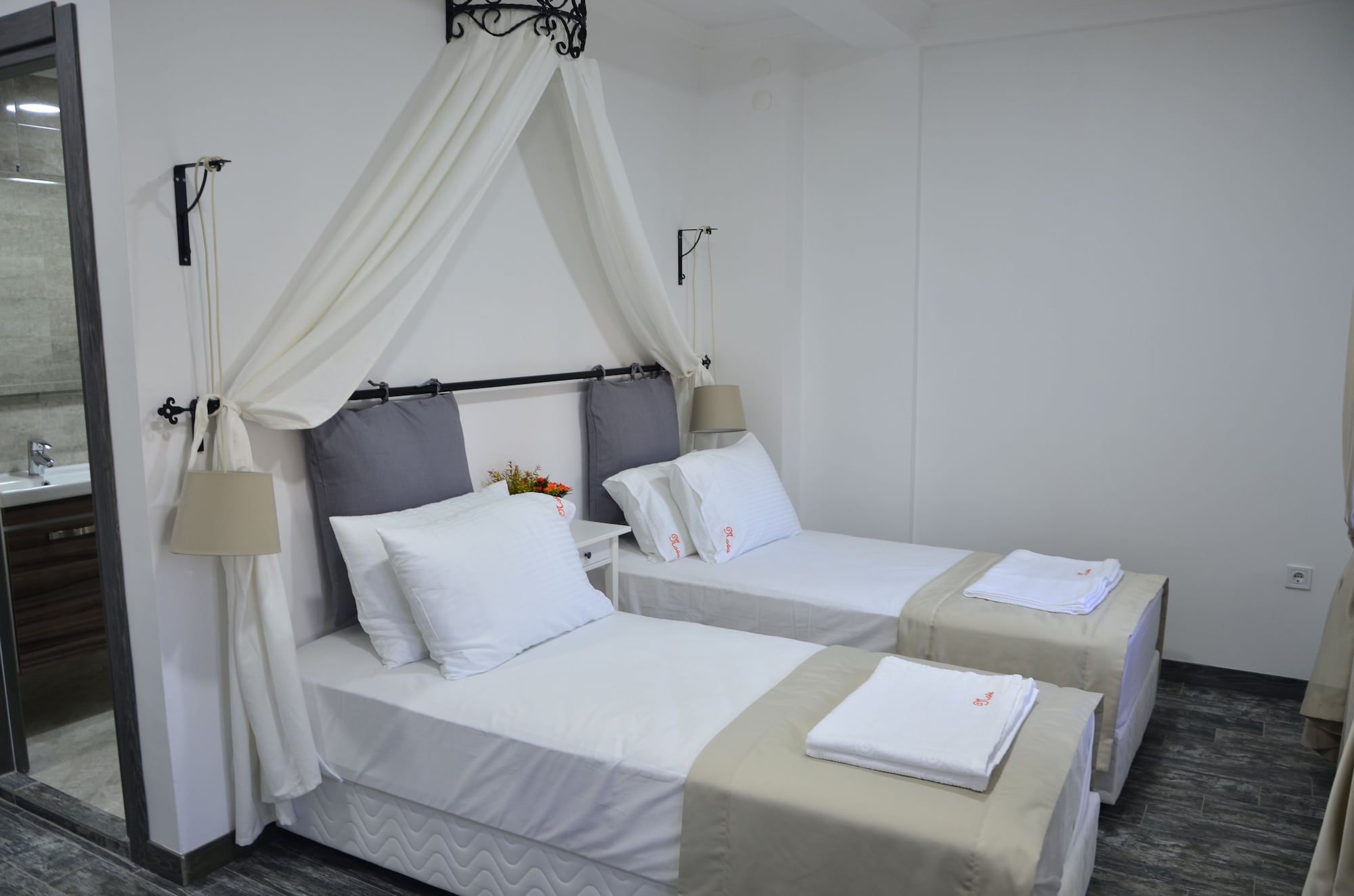CLASSIC, QUEEN BED, ACCESSIBLE