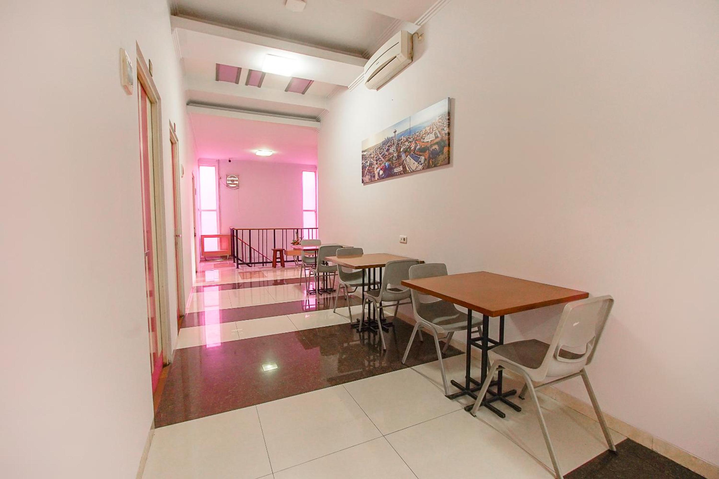 OYO 3808 Fif fa Hotel Kauman 44/56