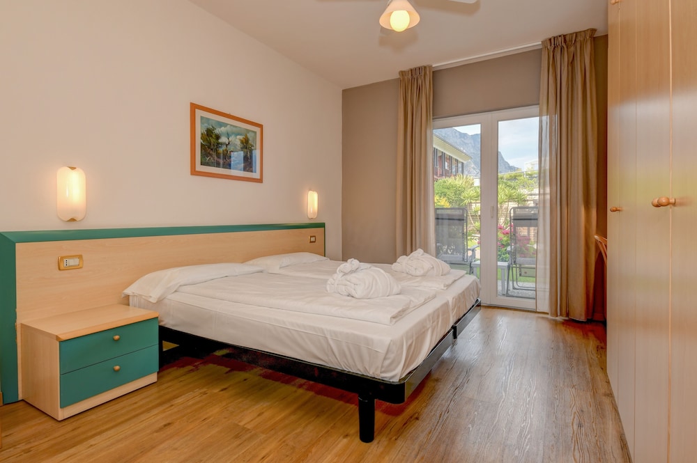 STANDARD, DOUBLE BED, GARDEN VIEW