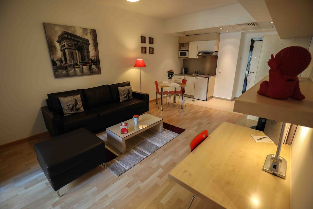 Sky Suites 28/61