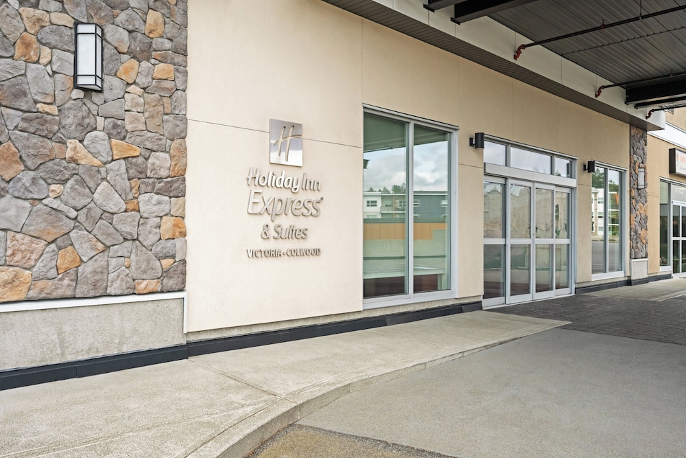 HOLIDAY INN EXPRESS AND SUITES VICTORIA COLWOOD in COLWOOD - BC