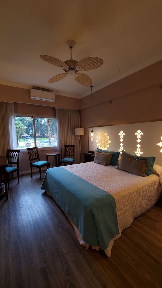 غرفة قياسية بسرير كينج، Howard Johnson By Wyndham Resort Pilar 3/6
