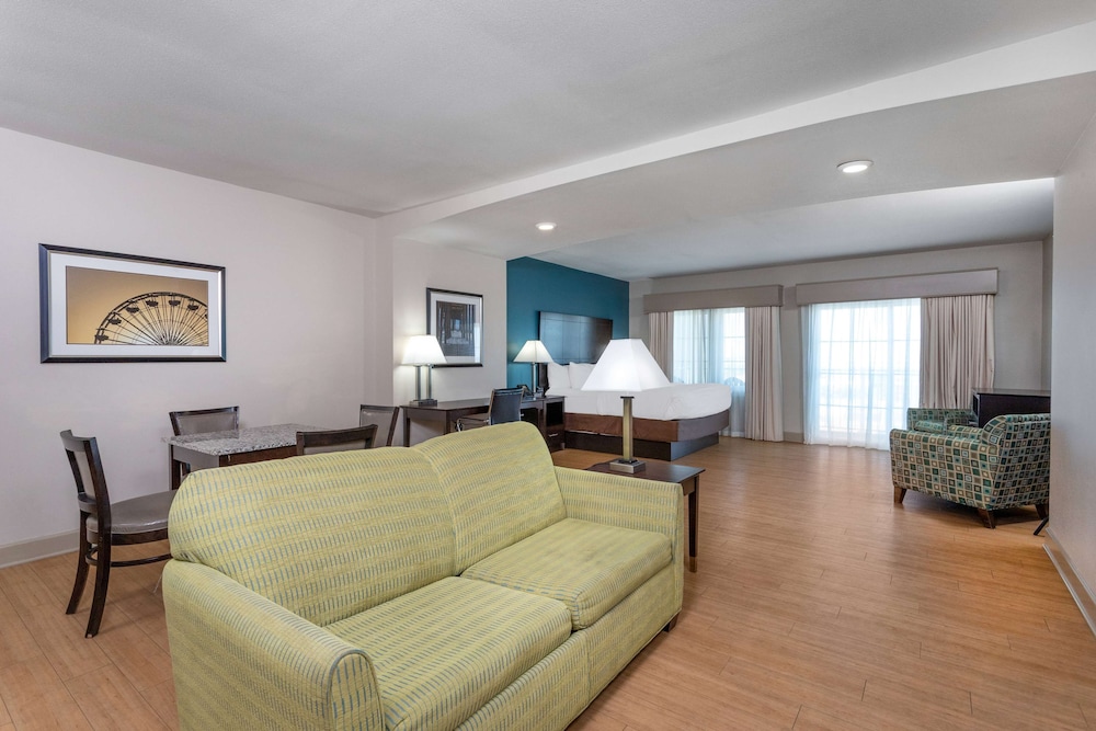La Quinta Inn And Suites By Wyndham Ocean City 22/49
