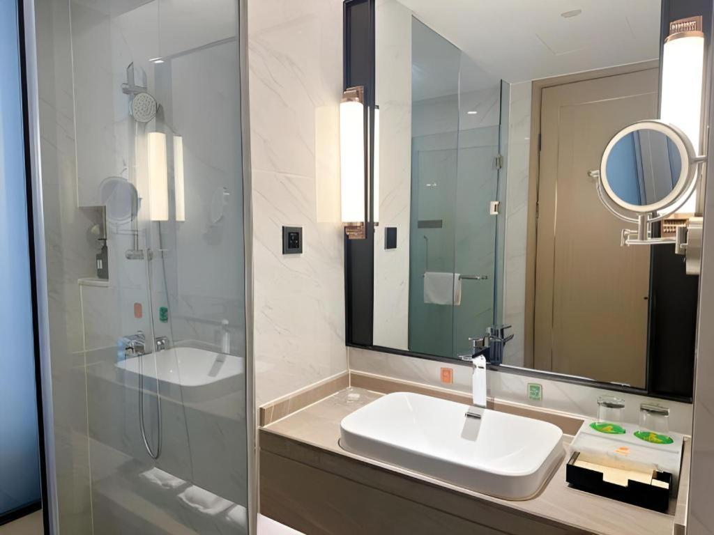 Venus Royal Hotels (Zhongshan Dongfeng Center) 46/50