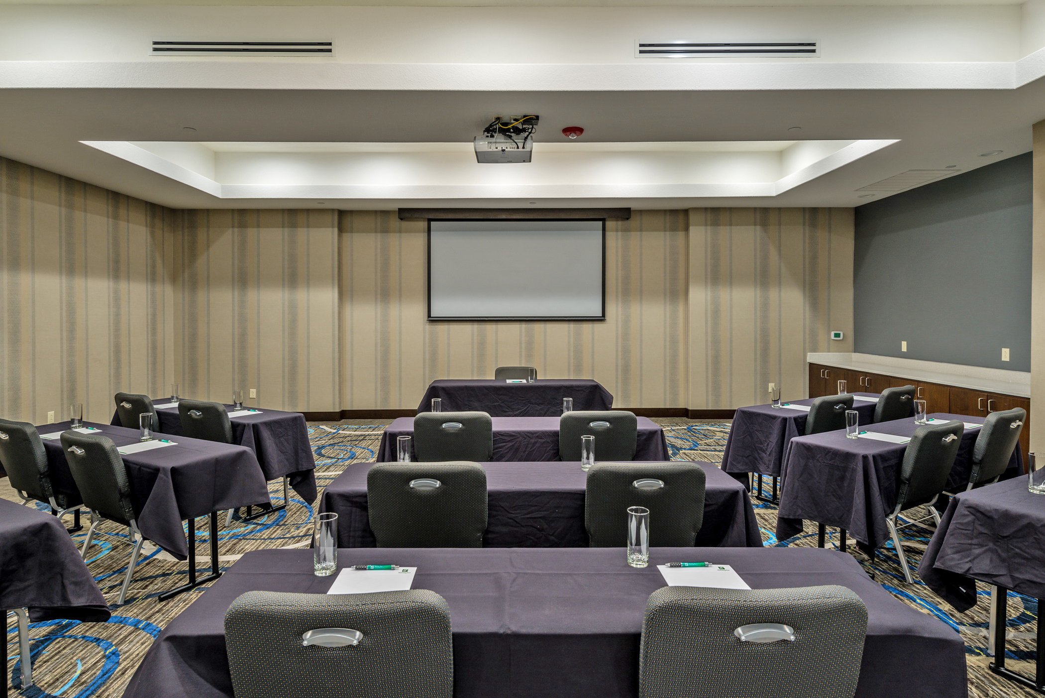 Holiday Inn Austin Airport 45/58