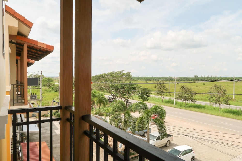 Baan Urt Suratthani Airport Hotel 57/66