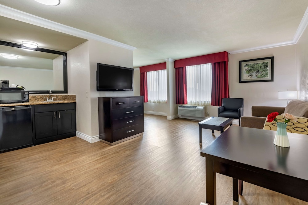 Best Western Plus South Bay Hotel 7/36