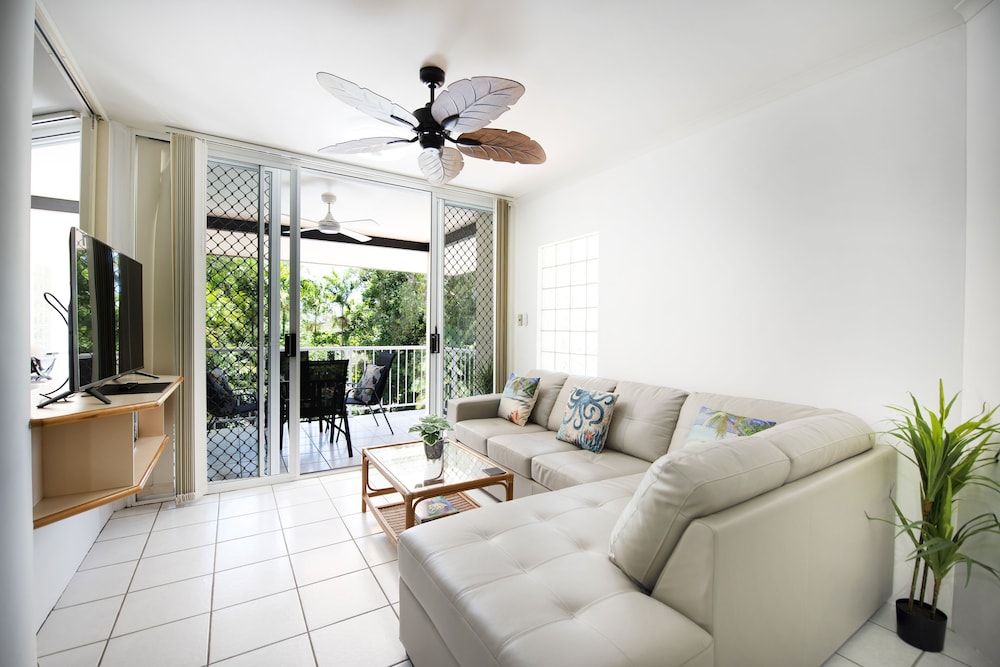 Golden Sands Beachfront Resort 25/70