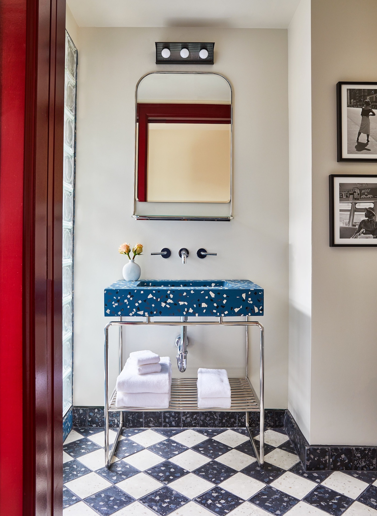 SUITE, QUEEN BED