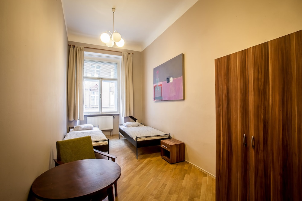 Ahoy Hostel 15/40