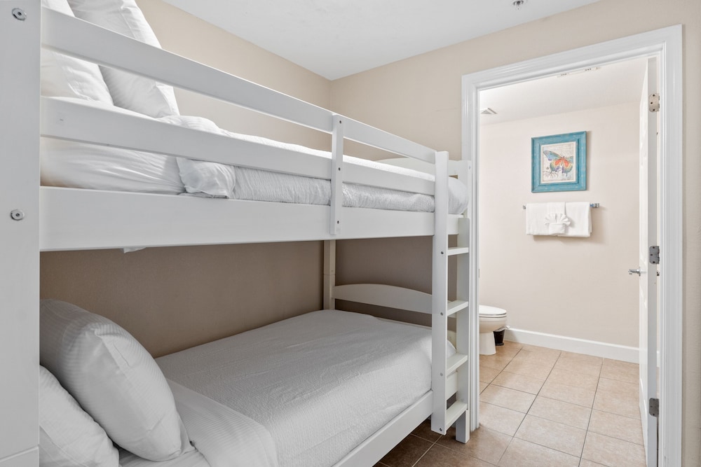 2 BEDROOMS, CONDO, SEA VIEW