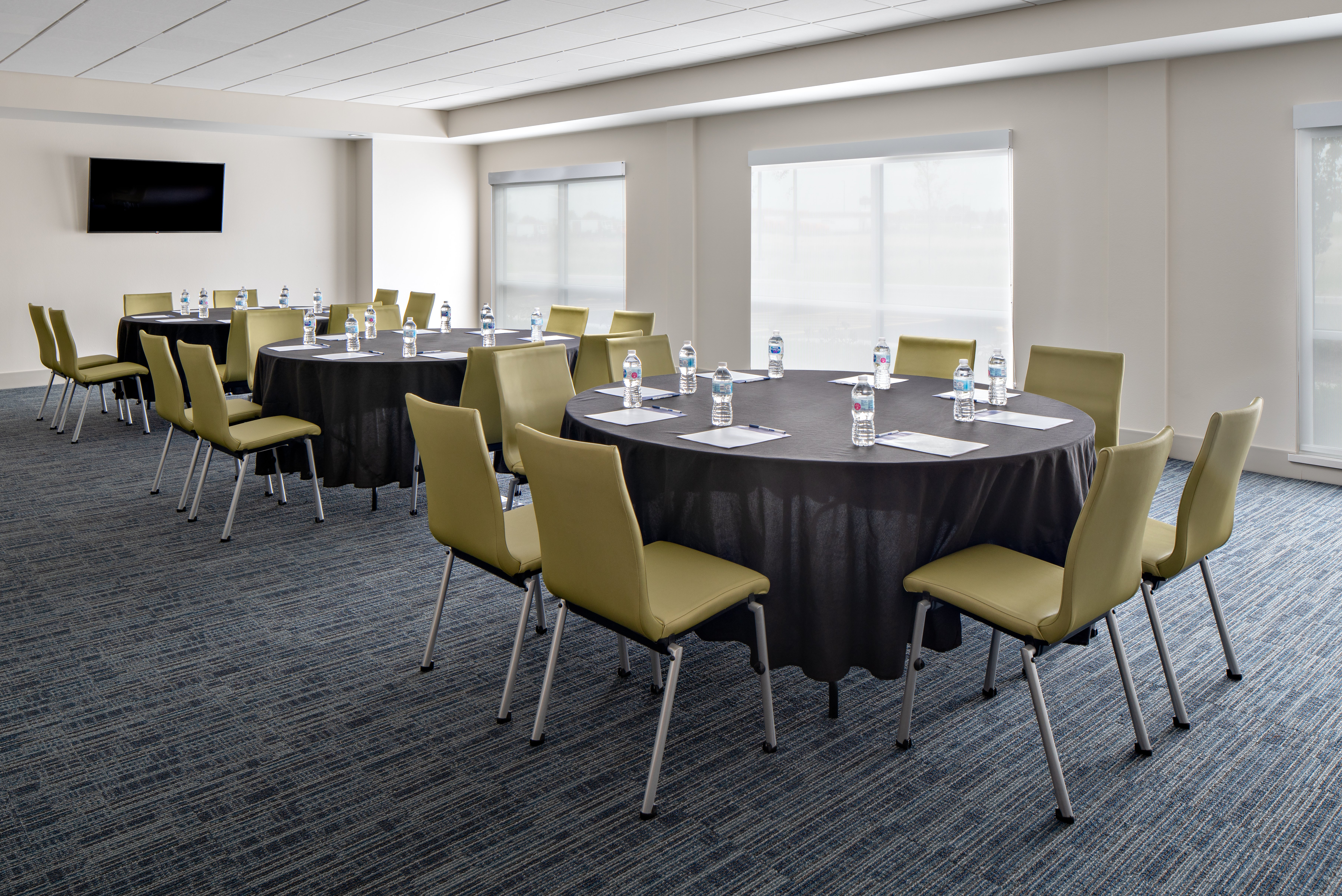 Holiday Inn Express & Suites Elkhorn - Lake Geneva Area 47/55