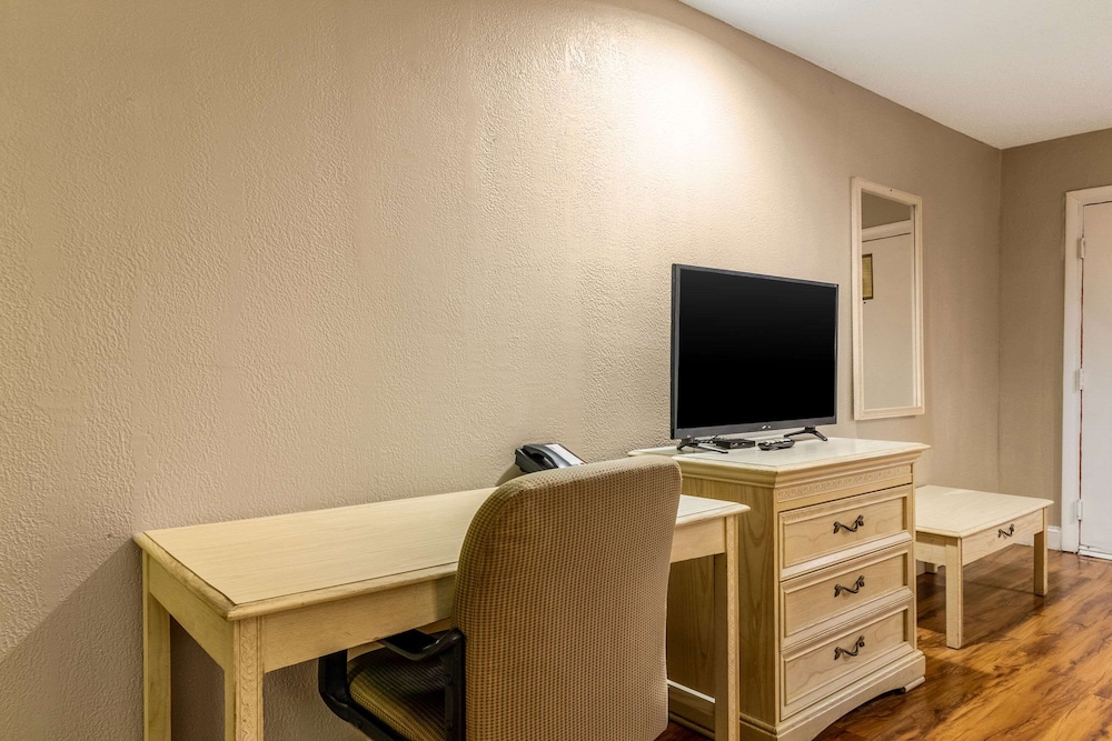 Econo Lodge Berea 30/37