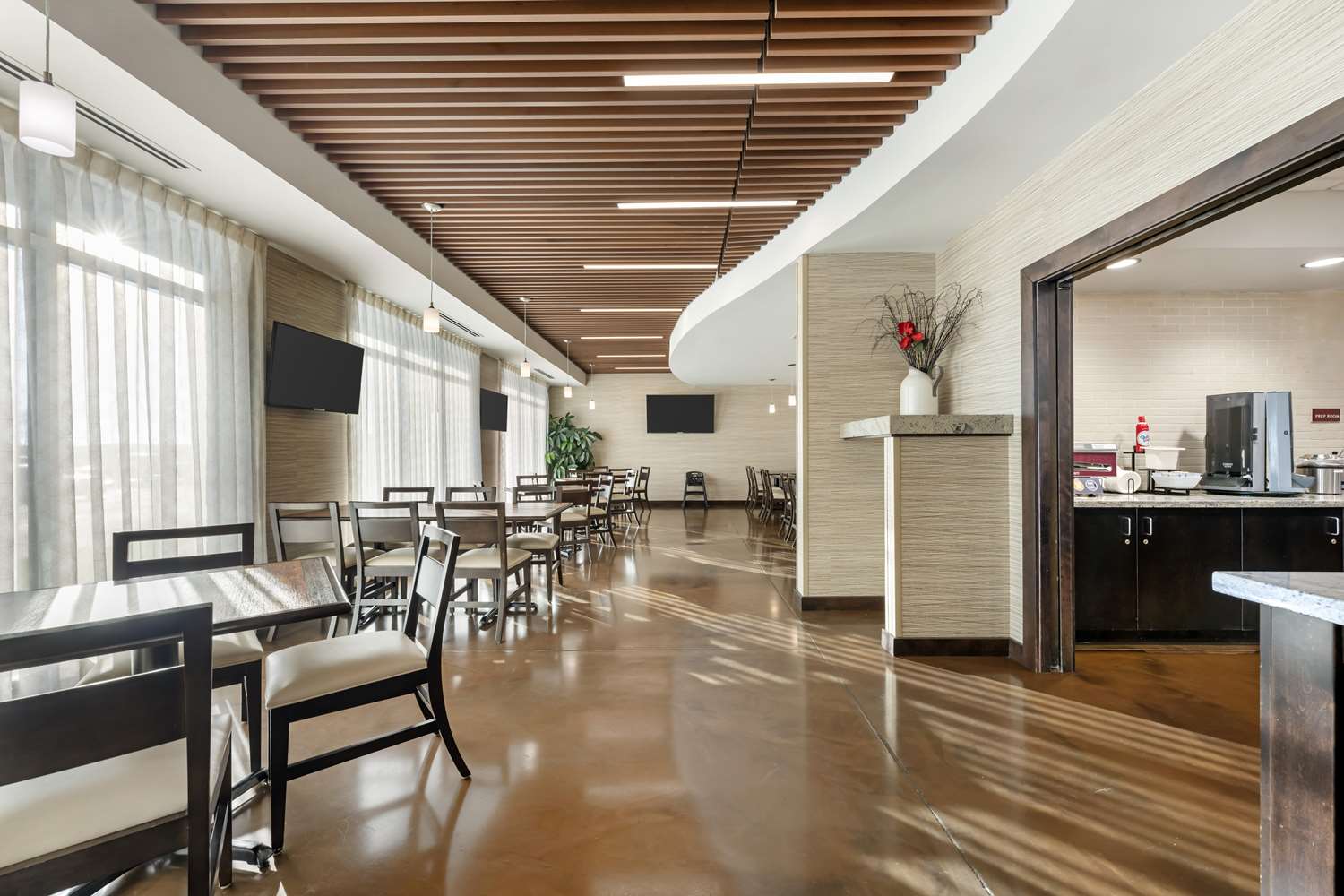 Best Western Plus Lakeview Hotel 33/48