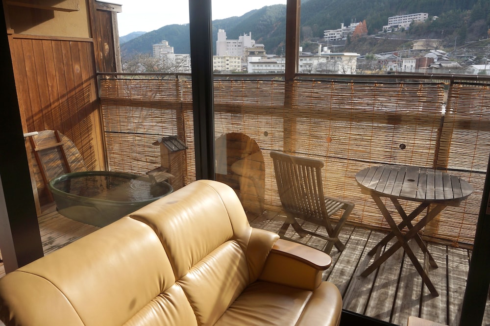 Gero Onsen Bosenkan 19/75