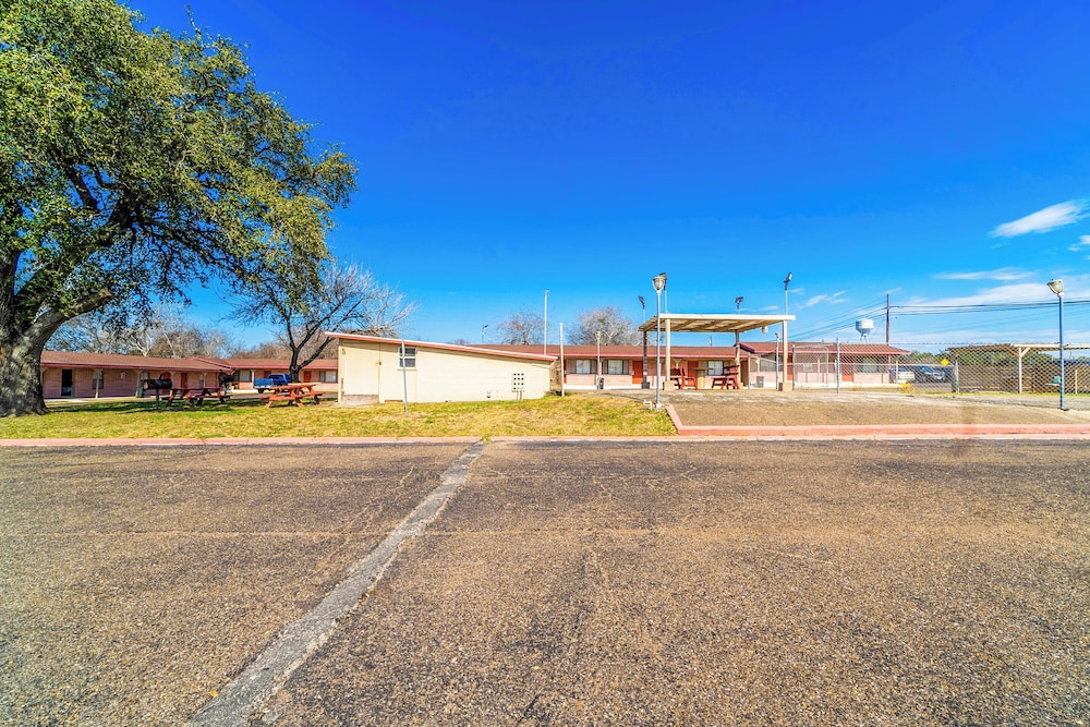 OYO Hotel Beeville US 181 56/64