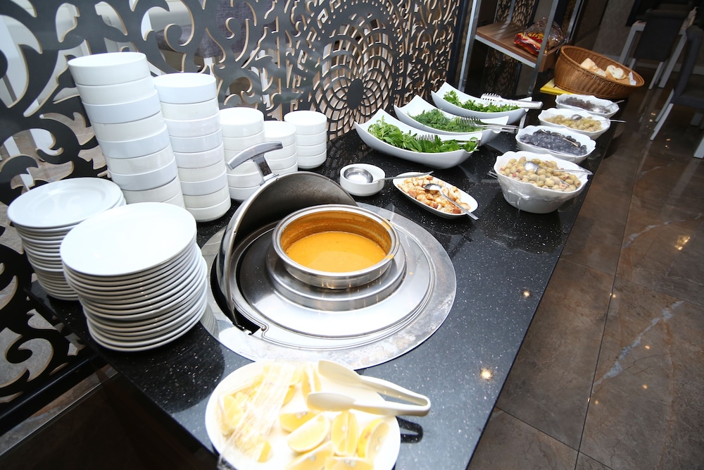 Grand Silay Hotel 44/50