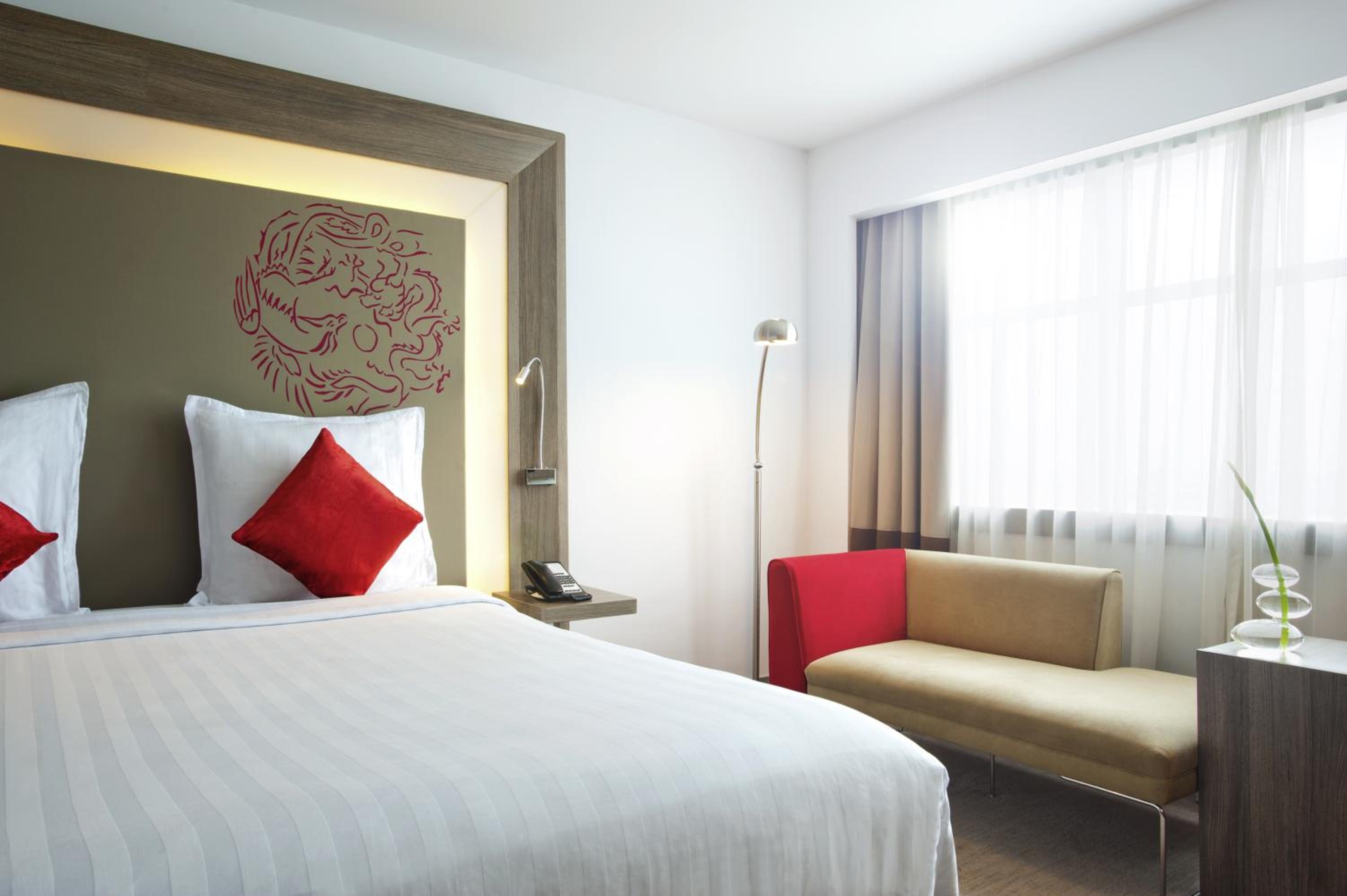 غرفة تنفيذية بسرير مزدوج، Novotel Jakarta Gajah Mada 3/9