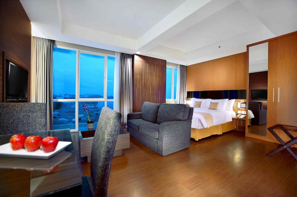 The Malibu Suites Balikpapan 12/36