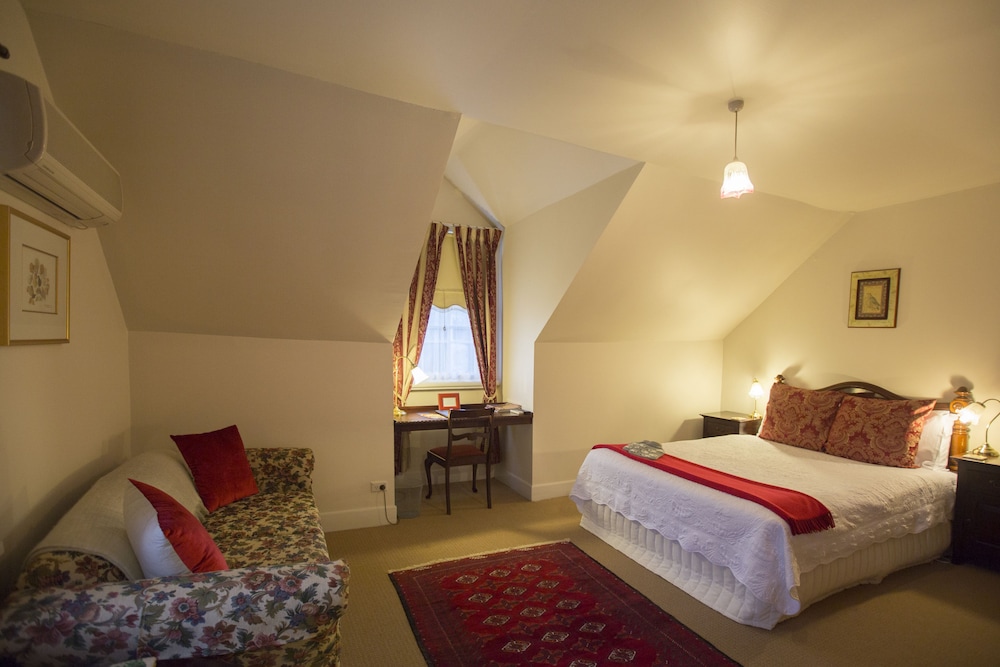 THE RACECOURSE INN 13/50