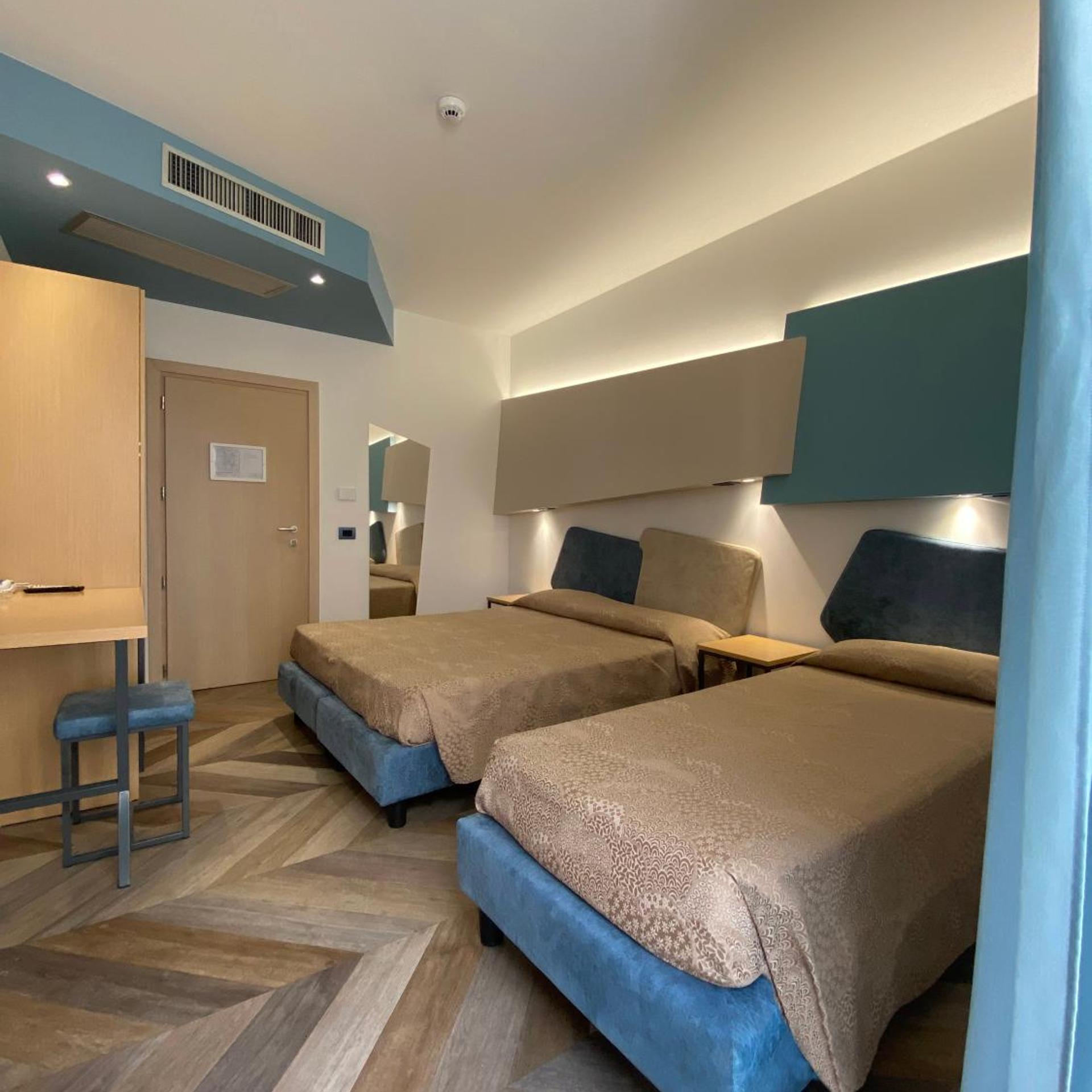 ROOM, TRIPLE