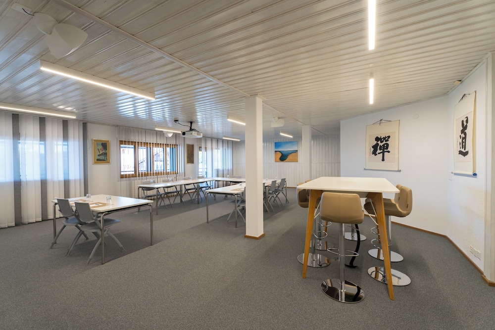 VIU Hotel Villars 25/50