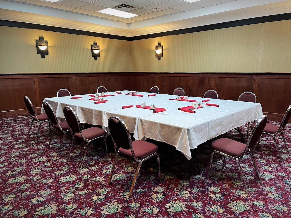 The Glenmore Inn & Convention Centre 58/60