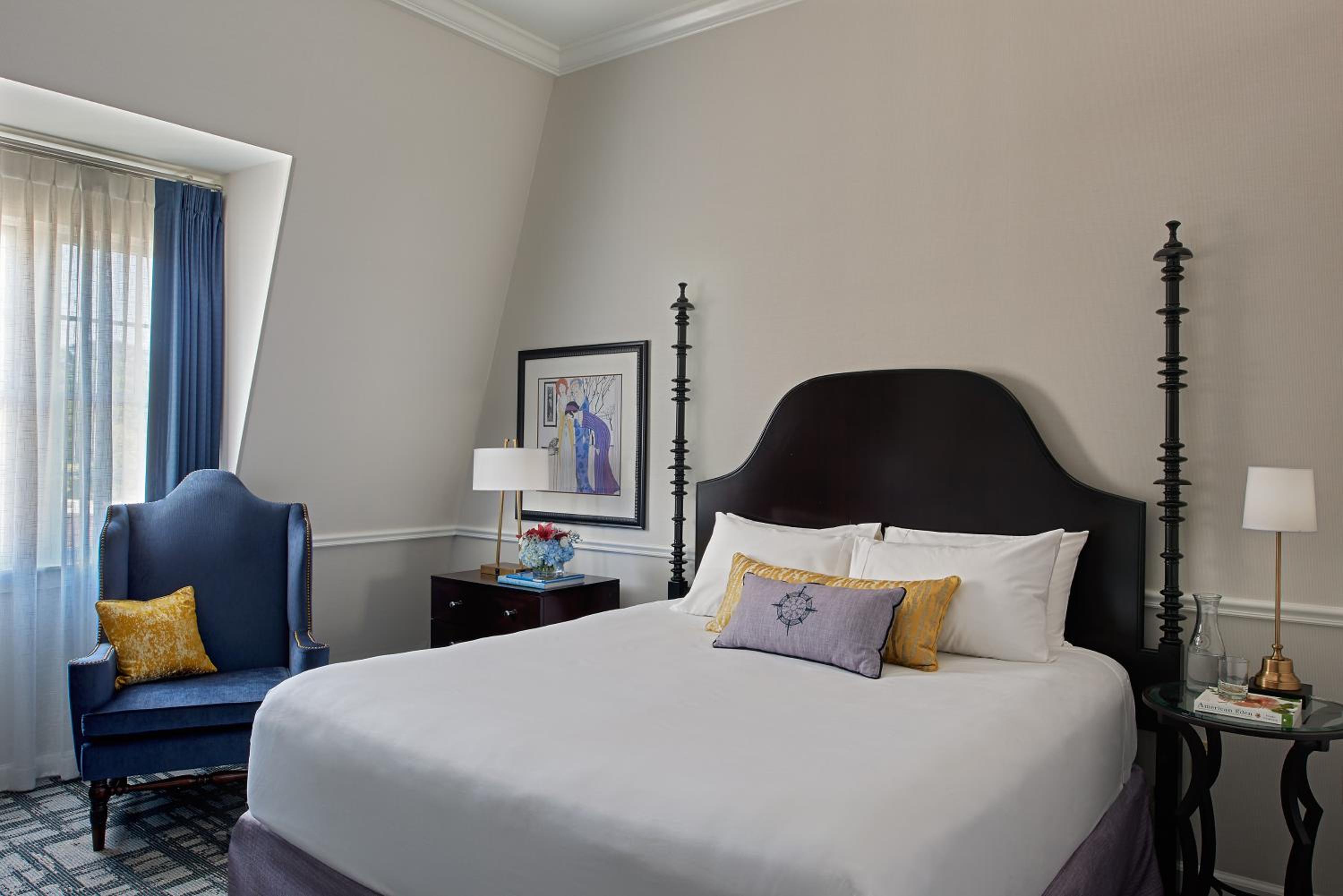 Newport, King Bed, Accessible, Viking Hotel 2/3