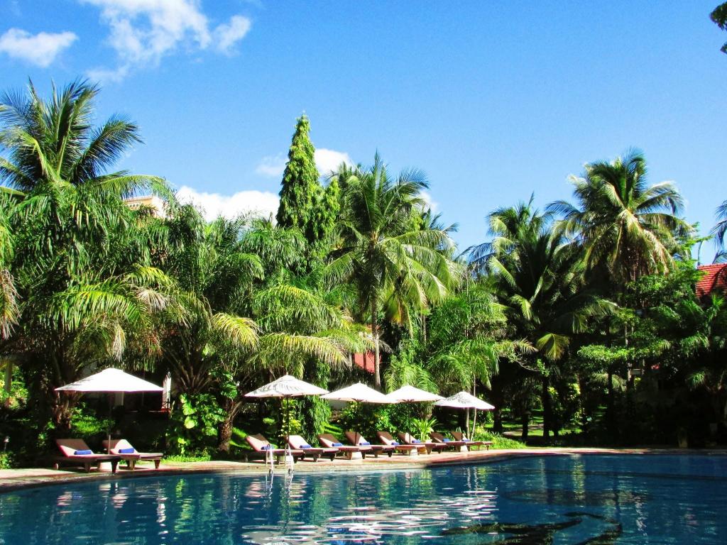 THE BEACH RESORT 35/44