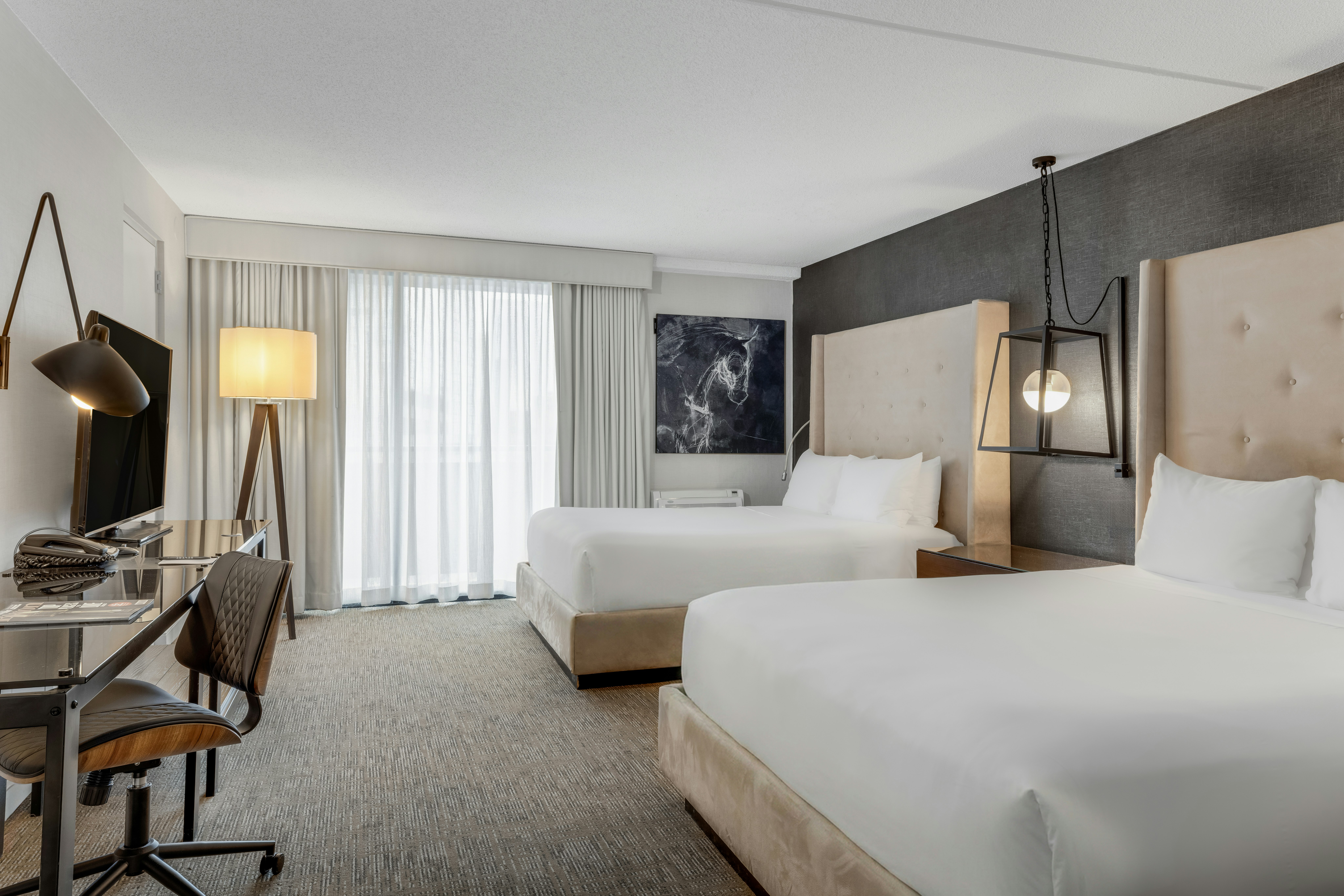 PREMIER, 2 QUEEN BEDS, SKYLINE VIEW