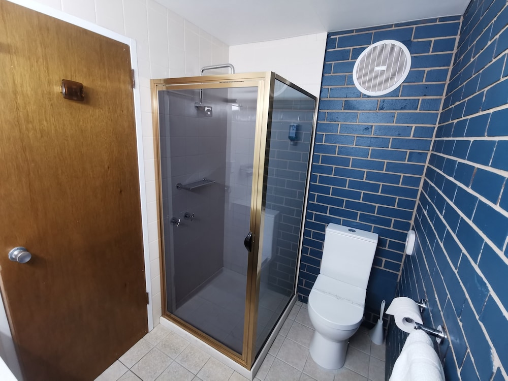 Townhouse Motor Inn Horsham 18/20