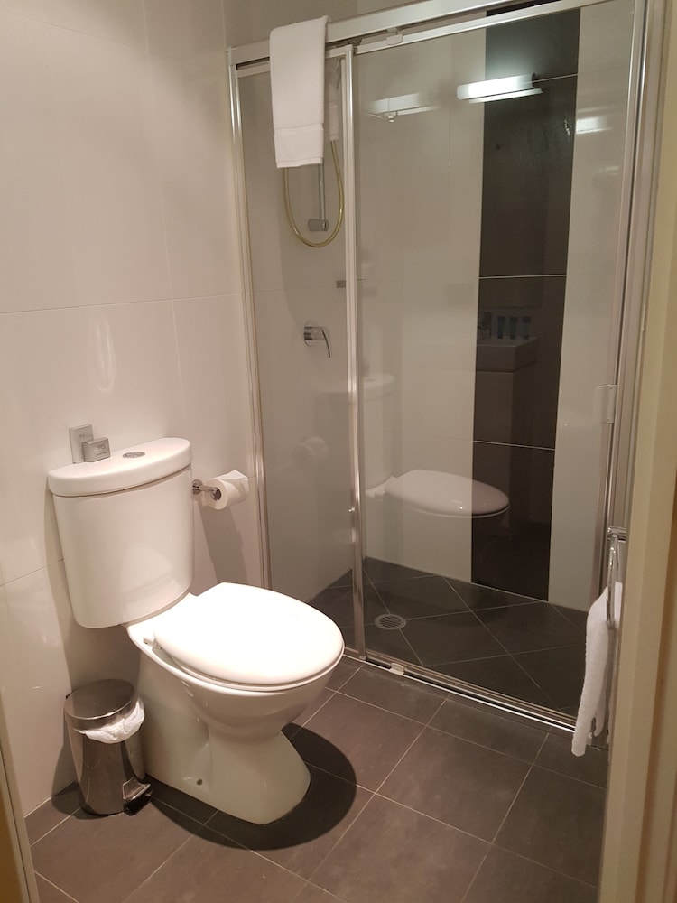 Chino Hotel 31/34