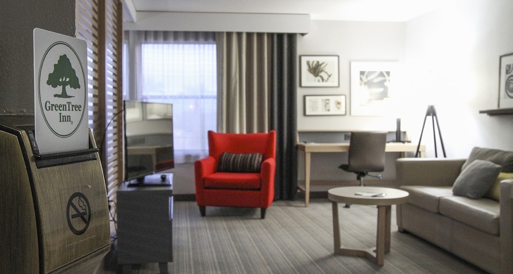 GreenTree Inn and Suites Phoenix Sky Harbor 36/65