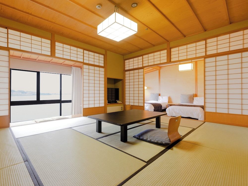 1 Bedroom, Standard, Twin Beds, 3 Futon Beds, Lake View